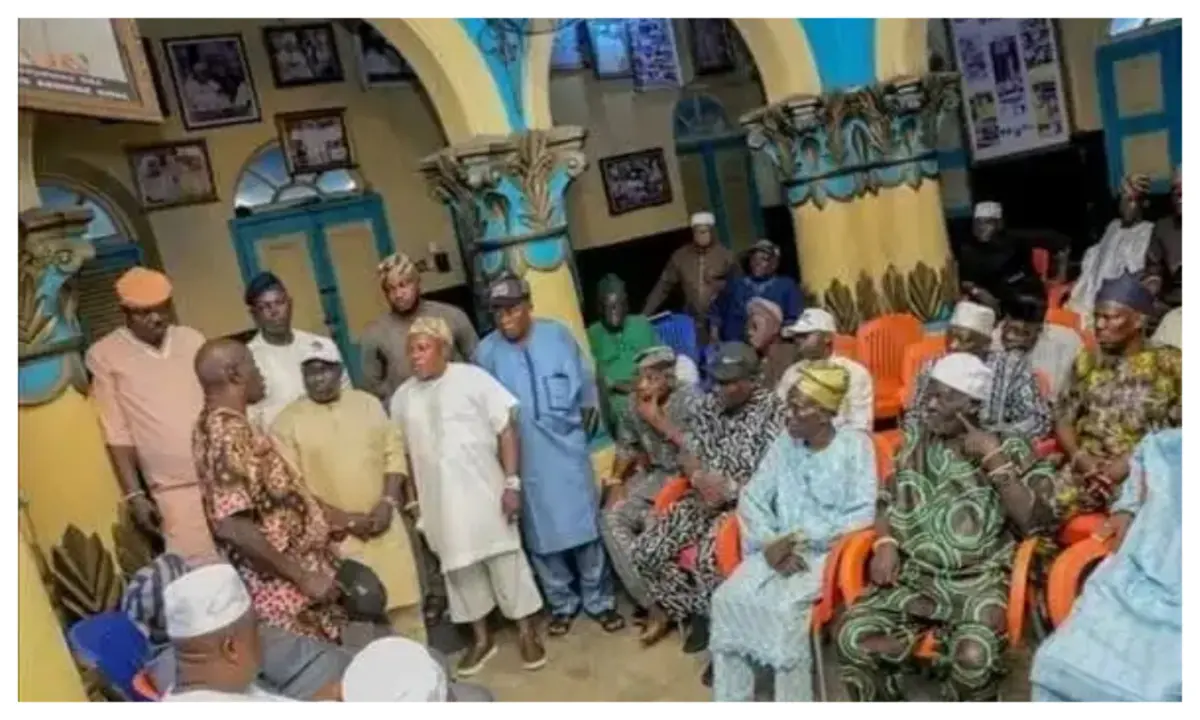 Ojora of Ijora dethrones six chiefs for attending Labour Party campaign